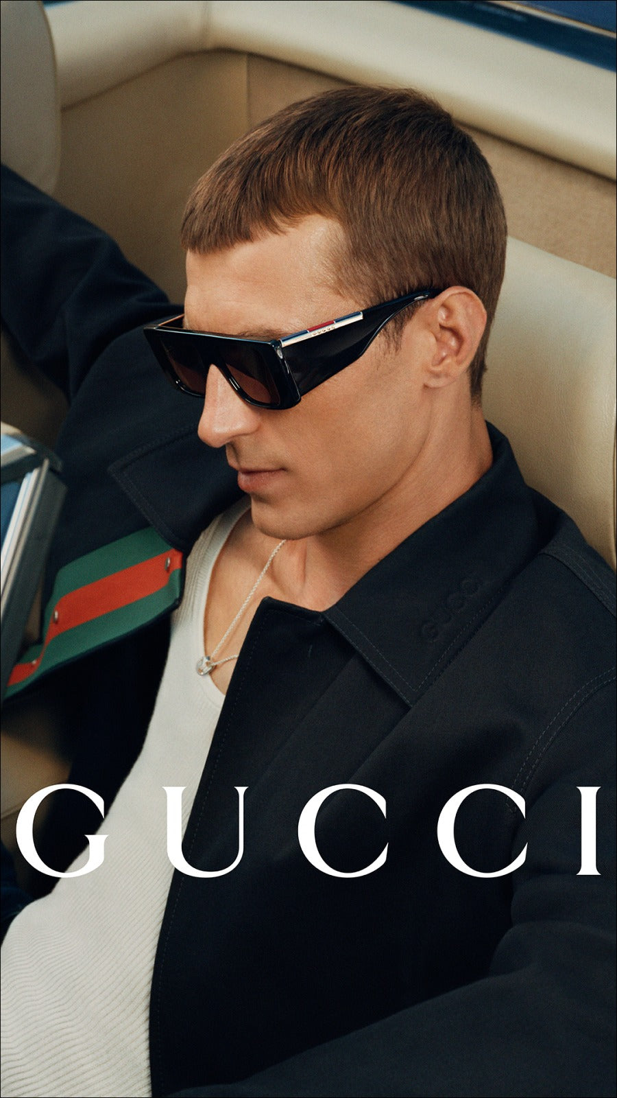 Tendenze eyewear 2025: materiali, forme e colori del momento