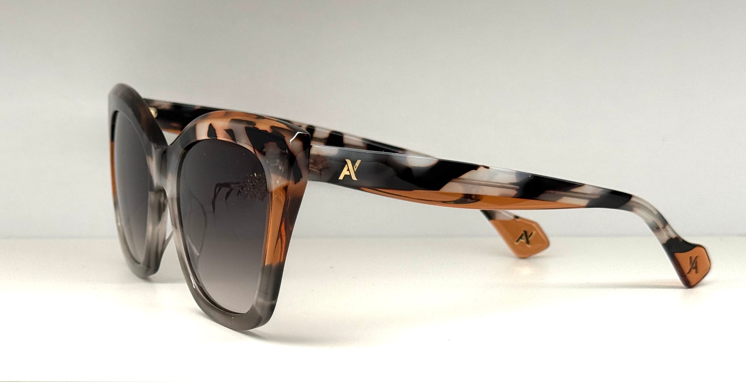 Occhiali da Sole YALEA BESSI SYA194V cal. 54 ponte 18 COL.03KA asta 140