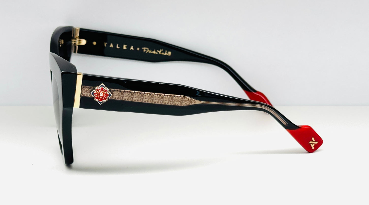 Occhiali da Sole YALEA FRIDA SYA174W COL.07000 cal. 55 ponte 18 asta 140