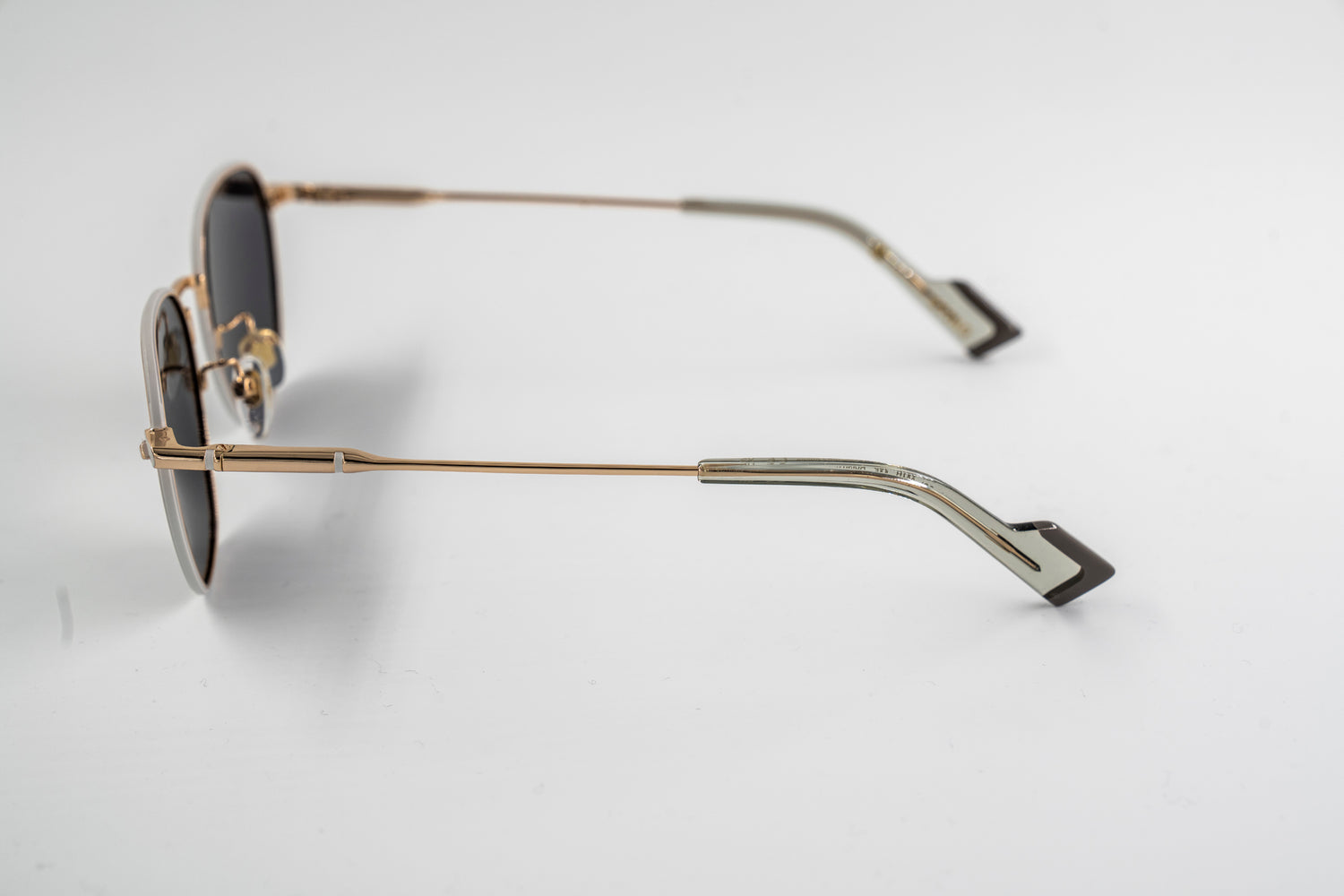 Occhiali da sole STING SST561V cal.52 ponte 20 COL.361P asta 145