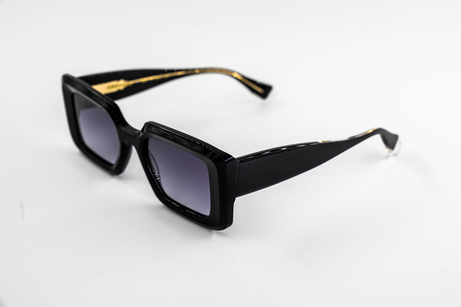 Occhiali da sole GIGI Studios ASH 6547/1 1182 cal.48 ponte 20 asta 145