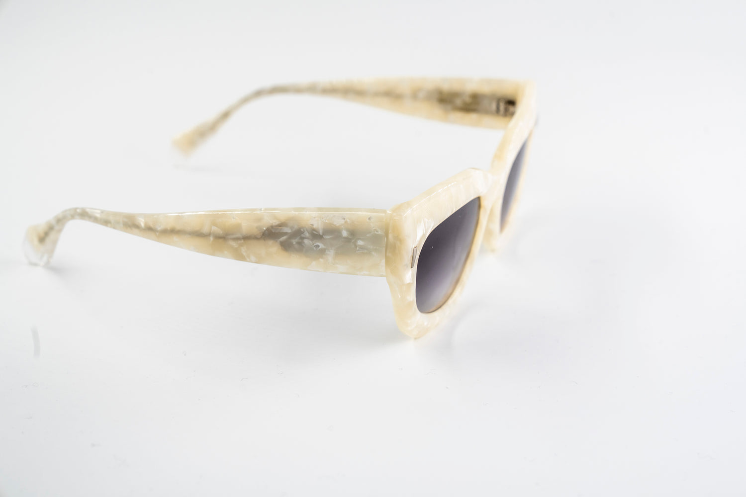 Occhiali da sole GIGI Studios BELLA 6588/8 1108 cal.53 ponte 21 asta 140